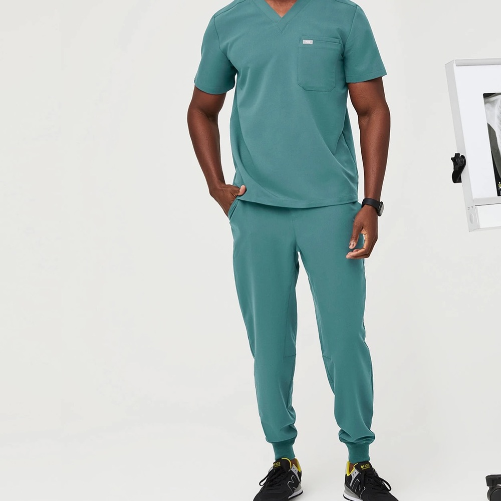 Figs mens Leon tansen hydrogreen set new